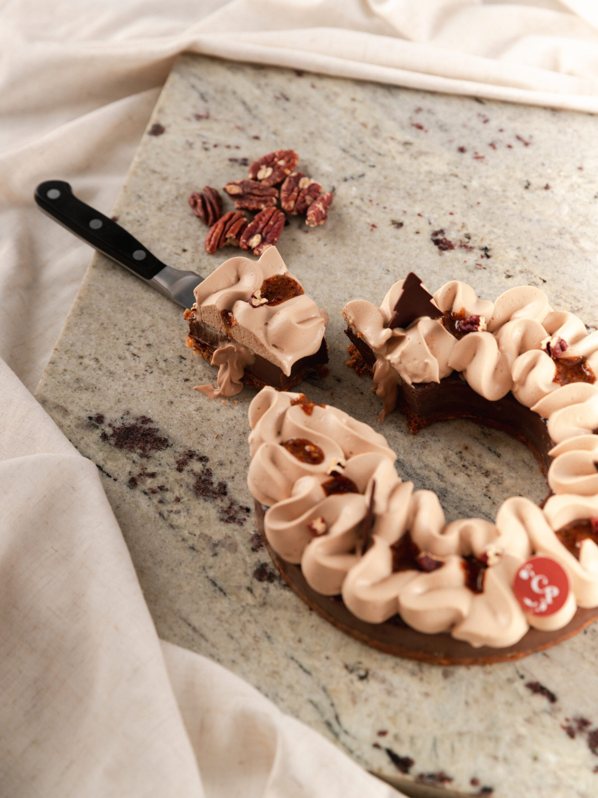 Couronne de Fête – Chocolat, Caramel & Noix de Pécan – Image 7